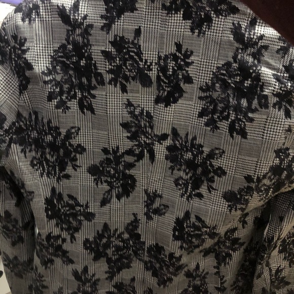 PATTERNED V NECK BLAZER NEVER WORN - Picture 2 of 2